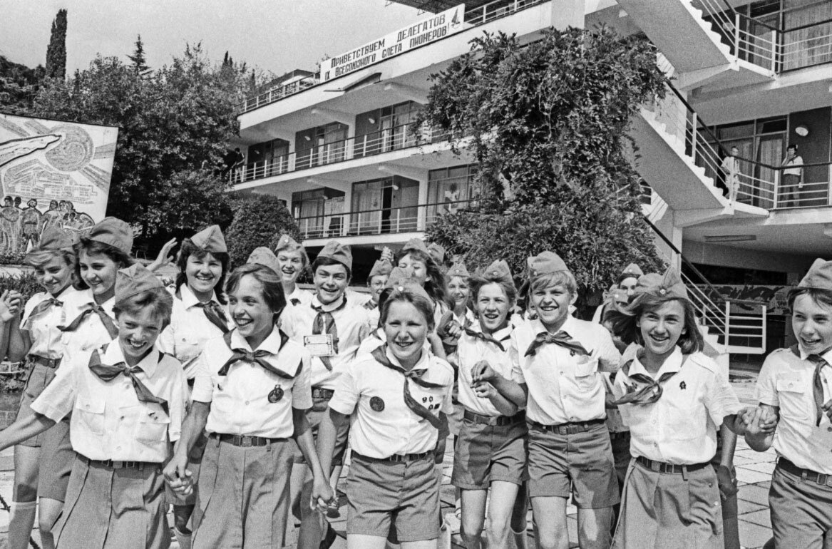 Сегодня многие дети едут на каникулах в летние лагеря. После чего пишут в мессенджерах своим родителям, что там плохие условия и требуют забрать их обратно в город. И в этом они далеко не оригинальны.-22