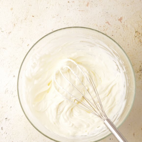 Заварной крем чиз. Крем патисьер классический. Заварной крем шарлотт. В заварной крем добавить сливки. Заварнойкрем с сливочн маслом.