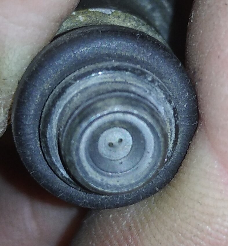 Форсунка ВАЗ с двумя отверстиями для подачи топлив