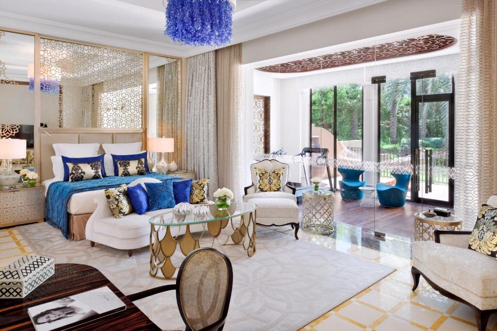 Источник: https://www.booking.com/hotel/ae/one-only-royal-mirage.ru