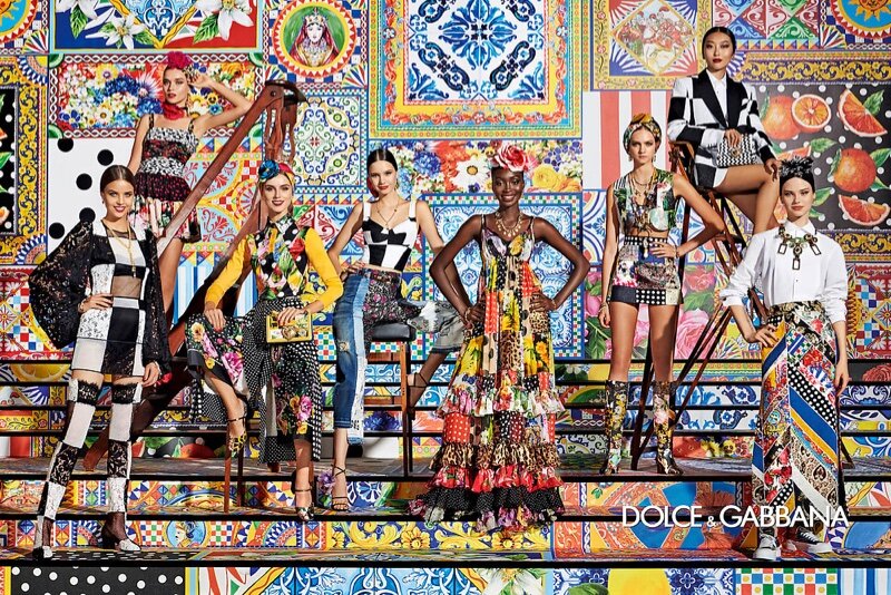 Бранислав Симончик снимает рекламную кампанию Dolce & Gabbana весна-лето 2021.
