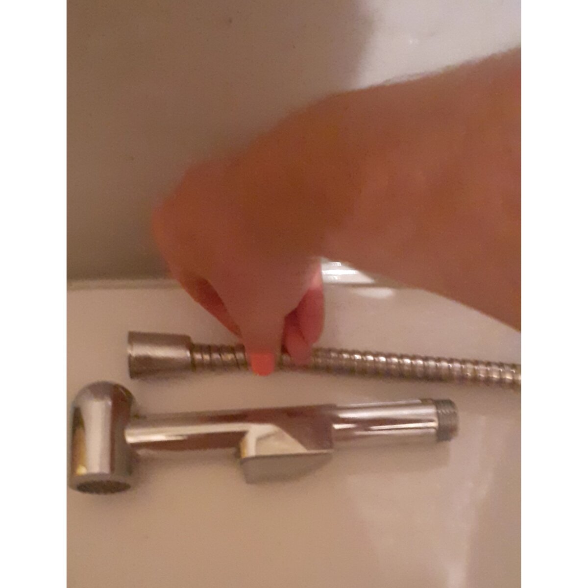 Прорыв был в том месте, где мой палец