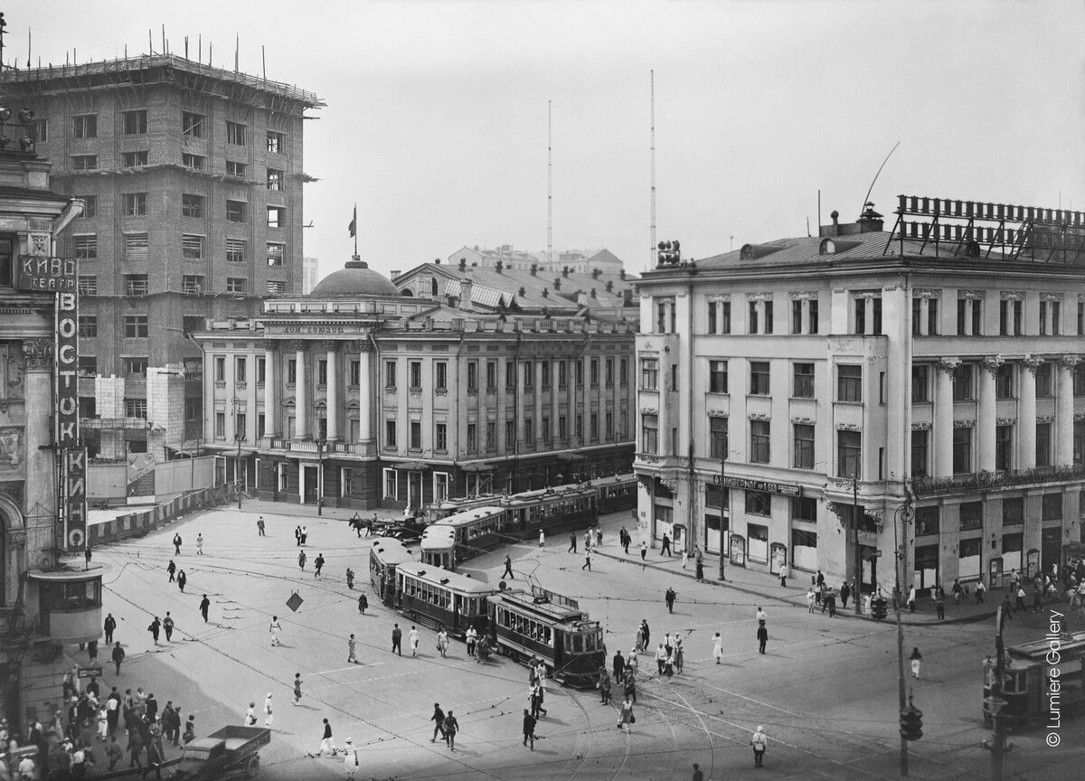 Наум Грановский Охотный ряд. 1934© Галерея Люмьер