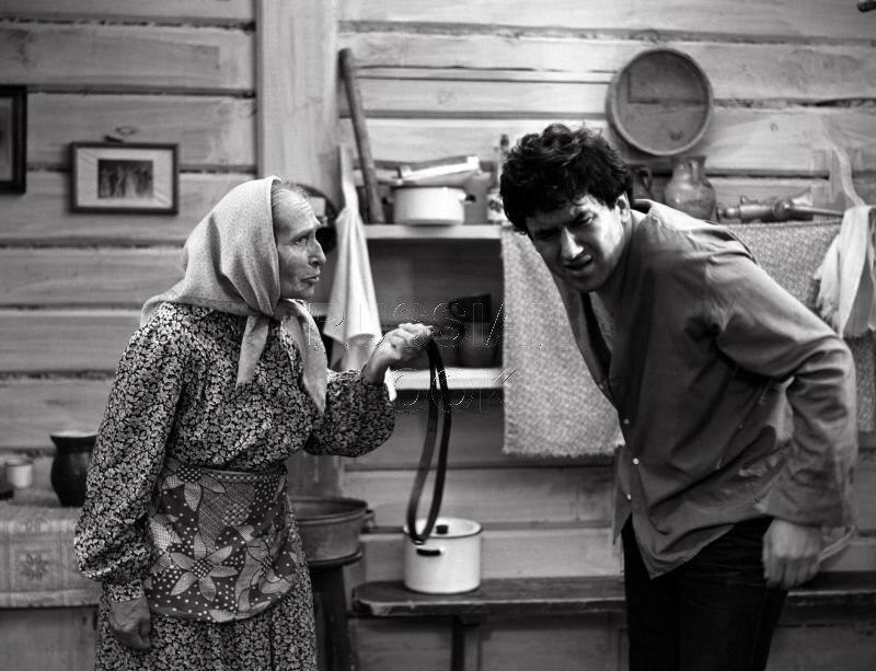 Фильм "Белые росы"