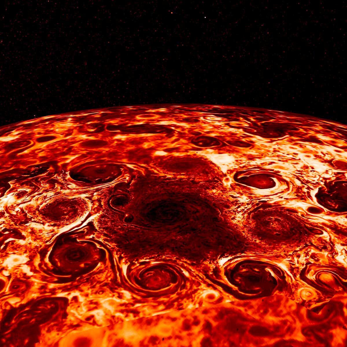 Фото: NASA / Циклоны на Северном полюсе Юпитера. Инфракрасный снимок, сделанный Юноной
