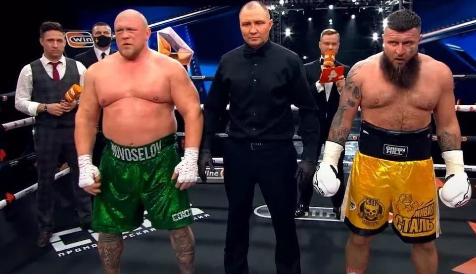 За рулем едет боец поп mma