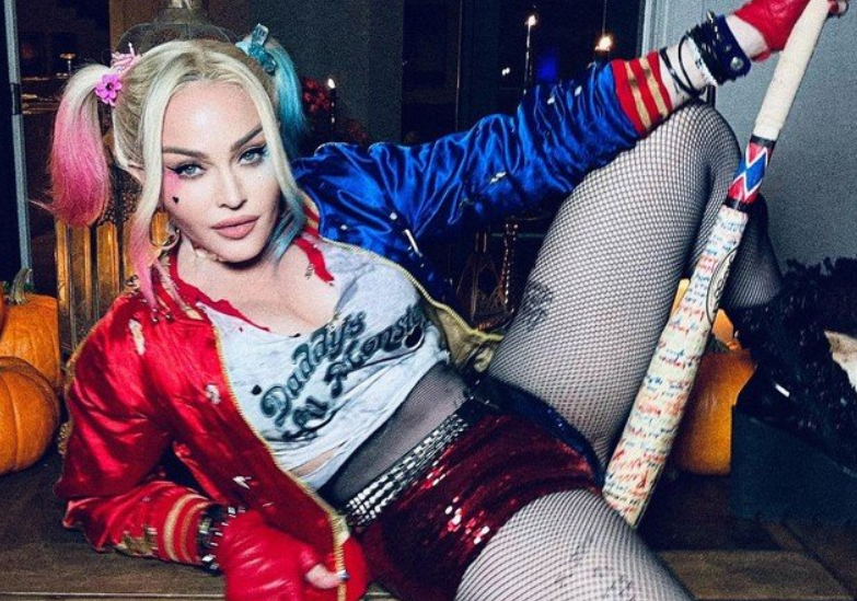 61-летняя Мадонна все же примерила на себя образ мисс Квинн на Хэллоуине в прошлом году.