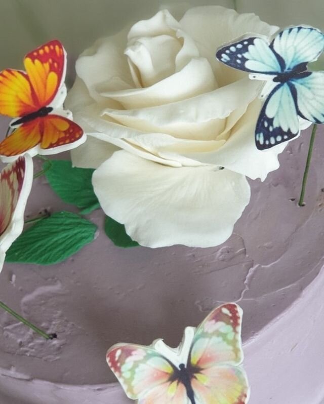 Вот он, на столе - драгоценный кусочек лета!