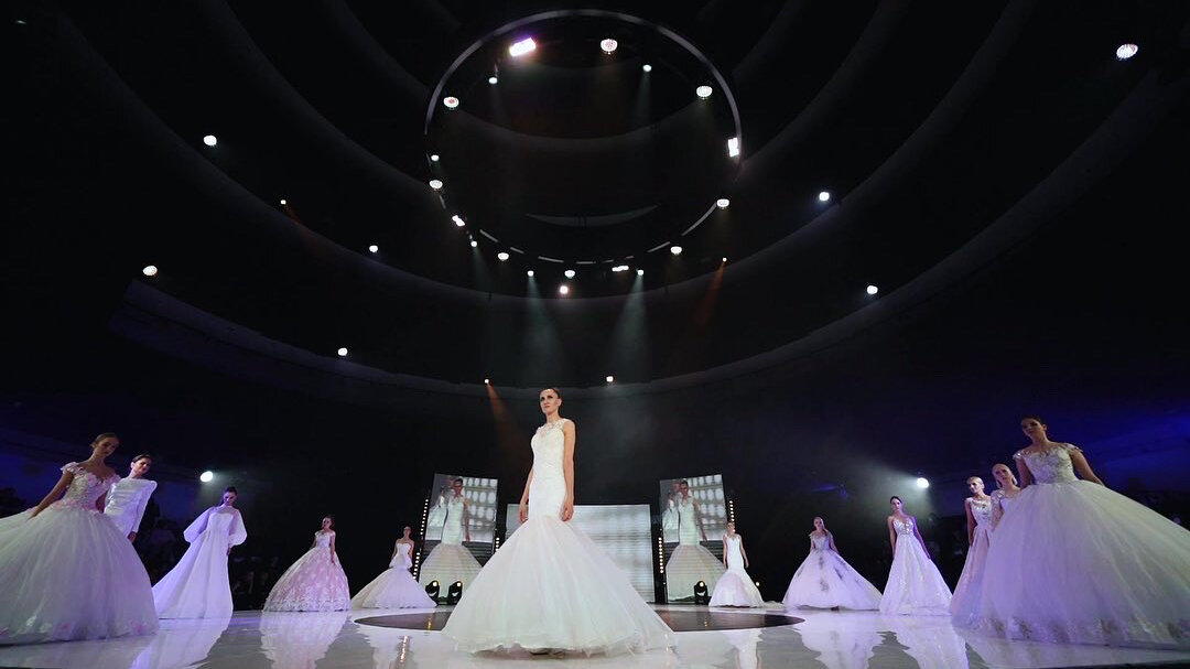 Moscow Fashion Fair, весна - 2022. MFFRUSSIA 2022. Показ свадебных платьев дизайнера Галии Ахматовой, и кринолины во всей своей красе 