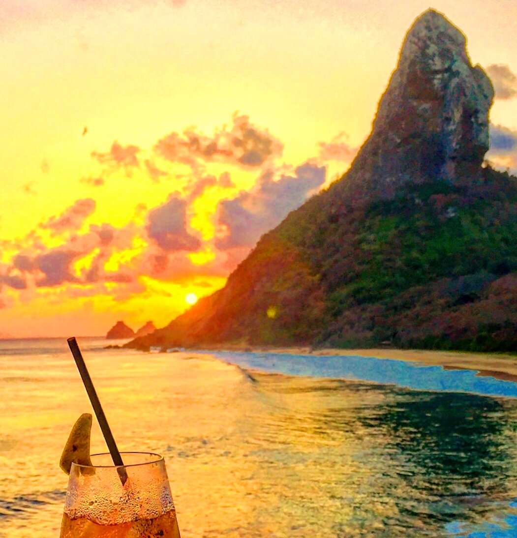 А вот эту картинку я взяла из интернета (находится в свободном доступе). Очень уж понравилась. То что это Рио я поняла по Сахарной голове (скале).