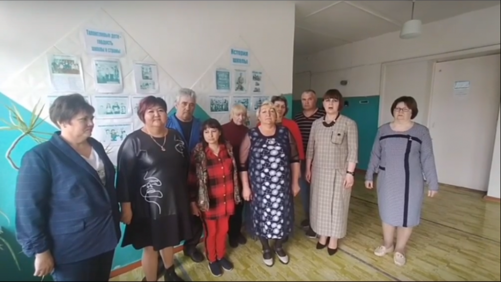 Зачем нам Министры и губернаторы, депутаты, если мы ЗАКРЫВАЕМ ШКОЛУ, в которой работают конкретные сельские жители, учиться конкретные дети? 