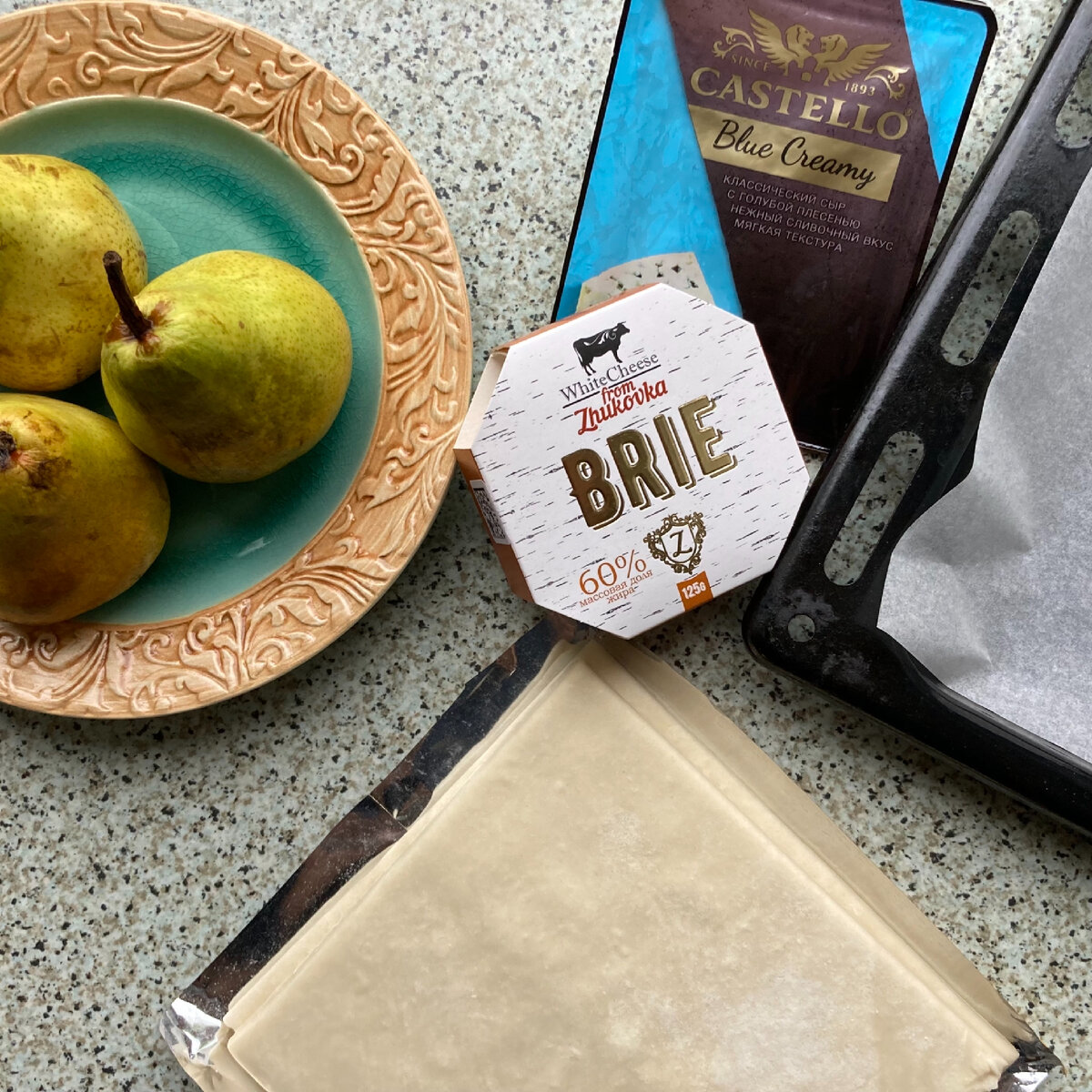 Пицца с грушей и сыром