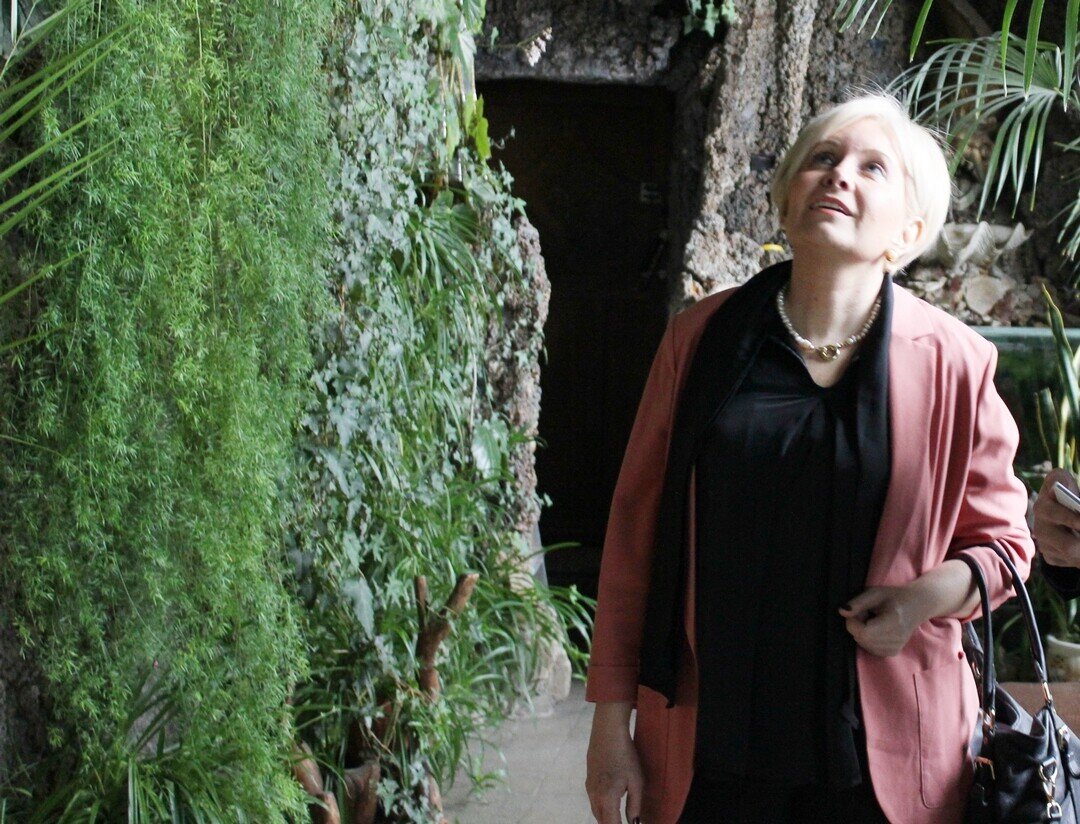 
Неслихан Арул Аксой приехала в Казань на презентацию книги своей прабабушки
Фаузии Ибрагимовой «Мастер кулинарии (Аш остасы)», переизданную КИУ им. В.Г. Тимирясова
Источник фото: kitaphane.tatarstan.ru