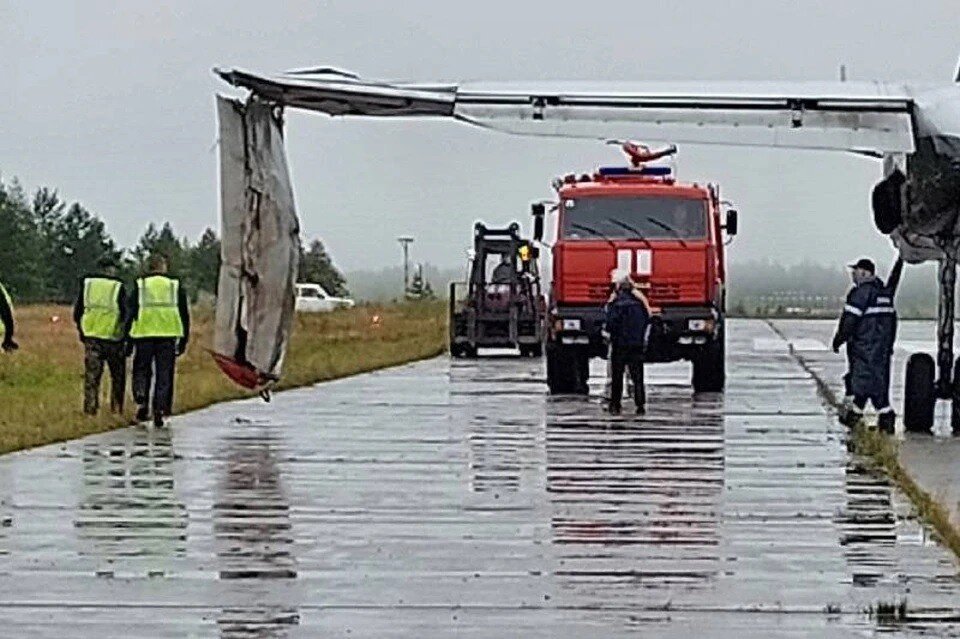     АН-24 совершил аварийную посадку в Иркутской области. Фото: Восточный МСУТ СК России