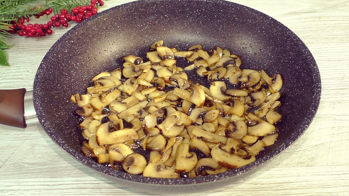 Салат из курицы с грибами и ананасами рецепт – Авторская кухня: Салаты. «Еда»