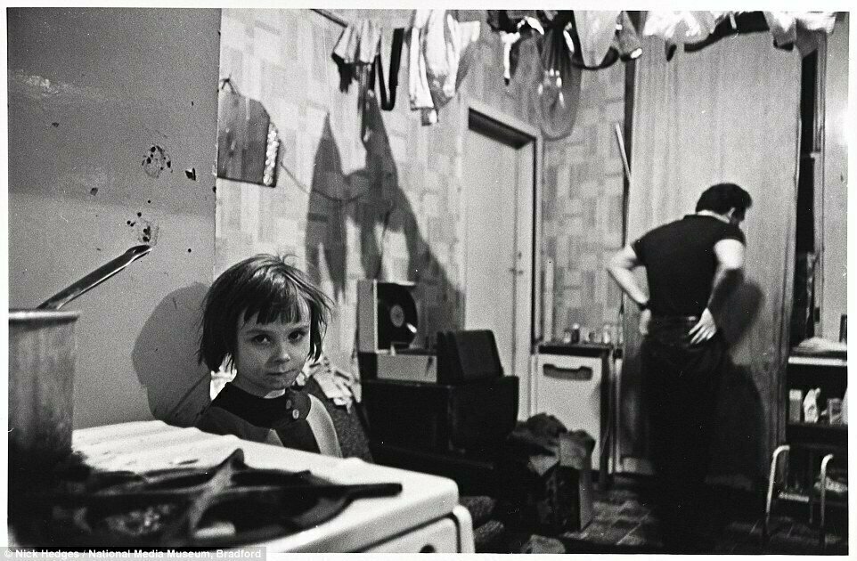 Glasgow, 1970. The family lives in a leaky building, with puddles of rainwater in the room. Hordes of rats, 16 counted at one point