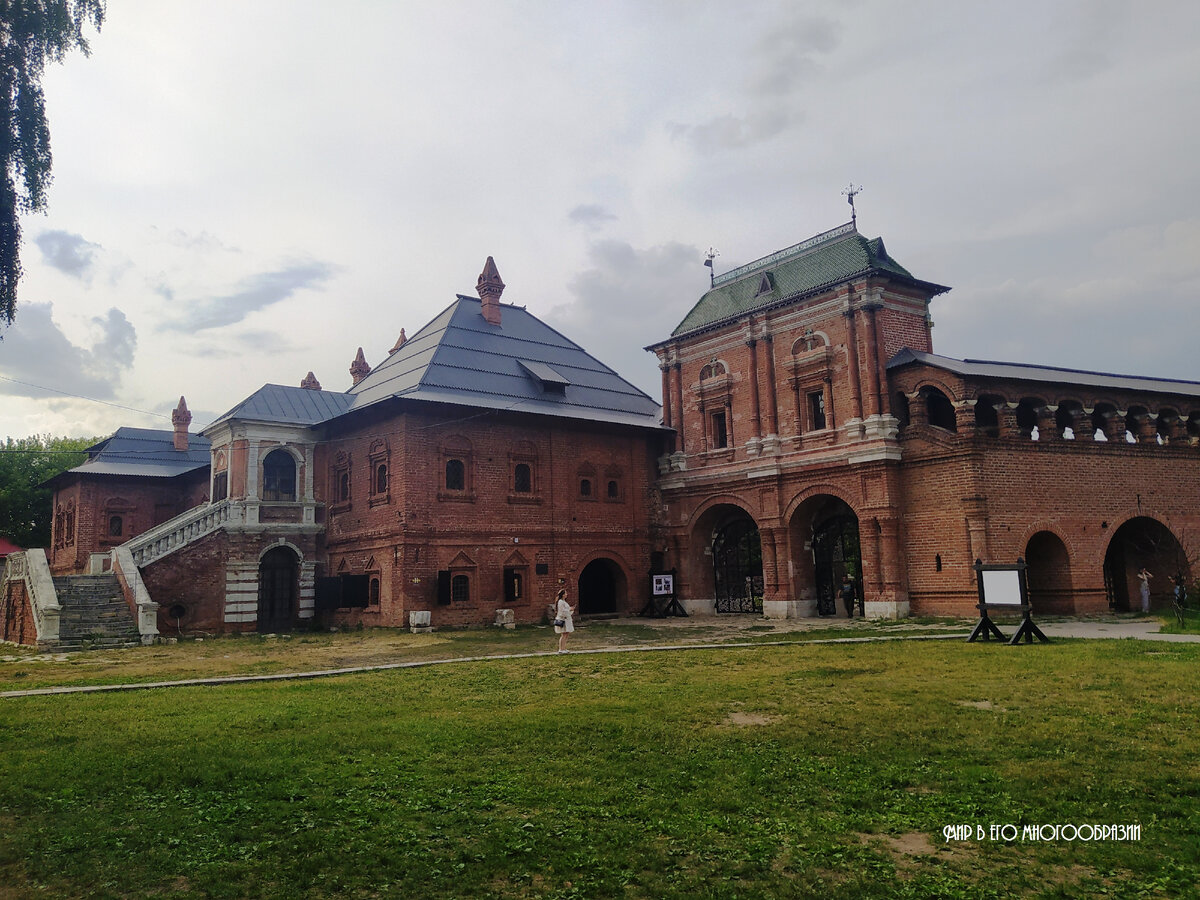 Крутицкое подворье в Москве лестница