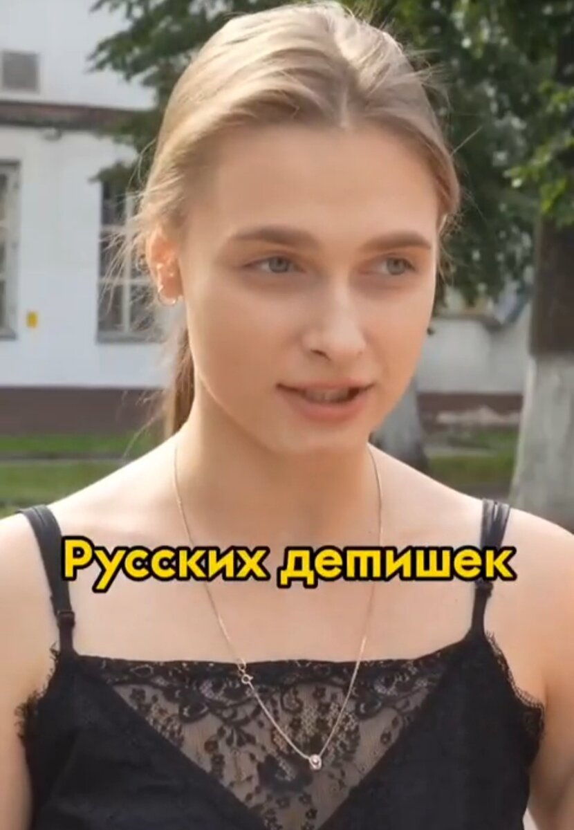 По соцсетям завирусился ролик, где две русские девушки говорят, что русским девушкам нужно больше рожать детишек от русских мужчин. Именно от русских!