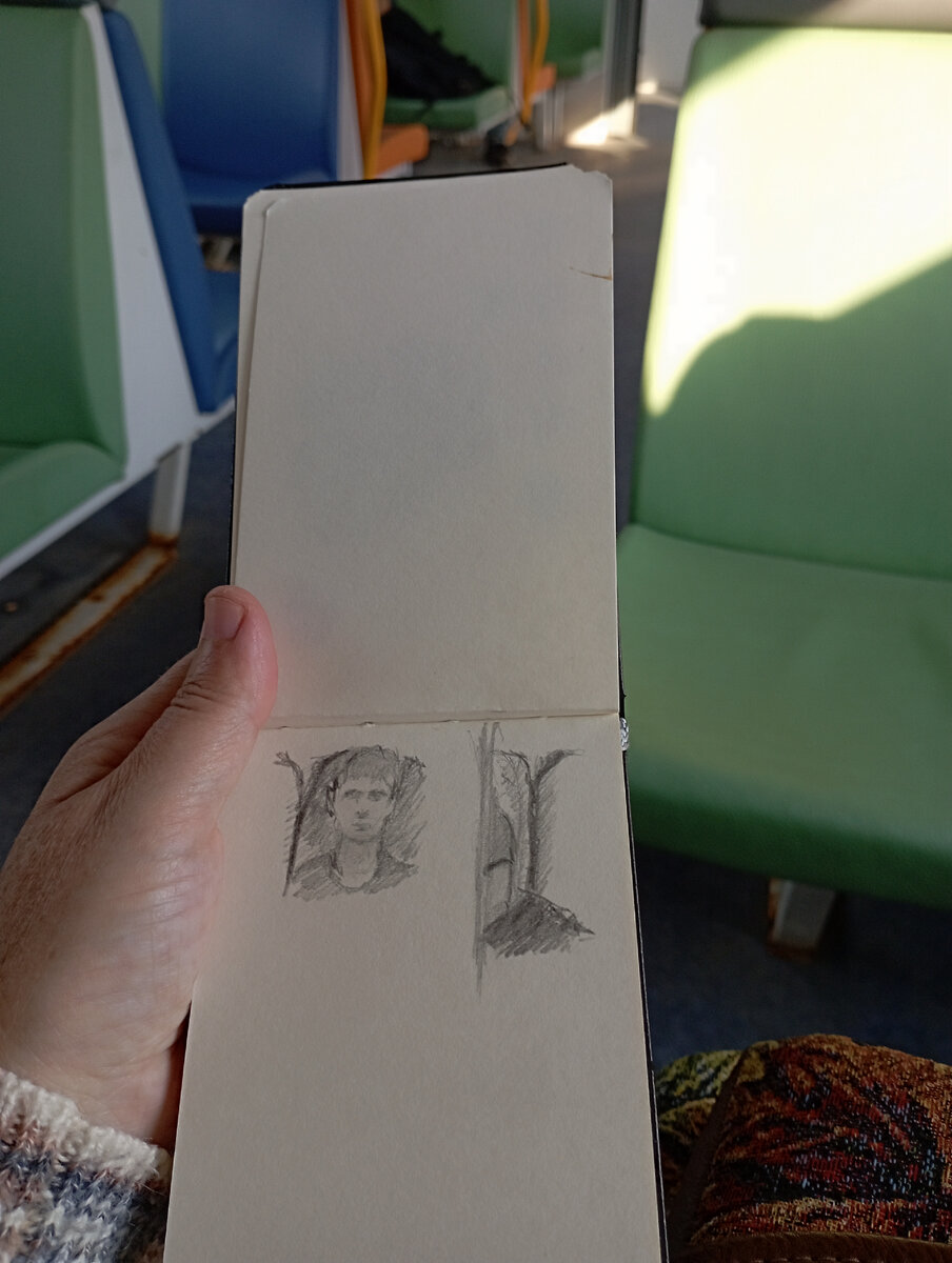 В транспорте можно найти время на наброски. 