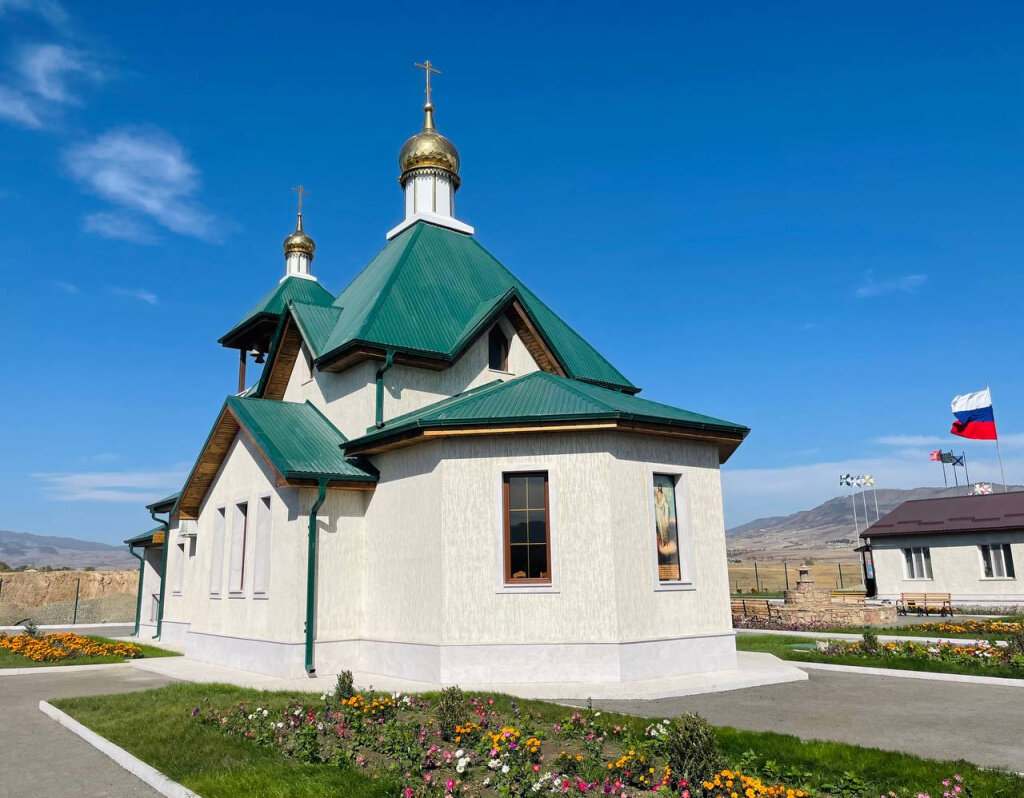 Поздравляя карабахских православных со знаменательной датой, приуроченной к второй годовщине первого богослужения в храме Рождества Христова, глава Русской общины Александр Бордов...-2