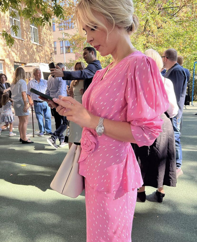 С гипсом в школу! Это же круто! Как дочка Пелагеи Тася пошла в первый класс