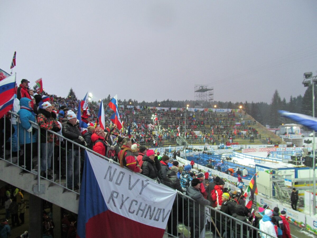 Атмосфера биатлонного стадиона на Чемпионате мира по биатлону в 2013 году. Фото моё.