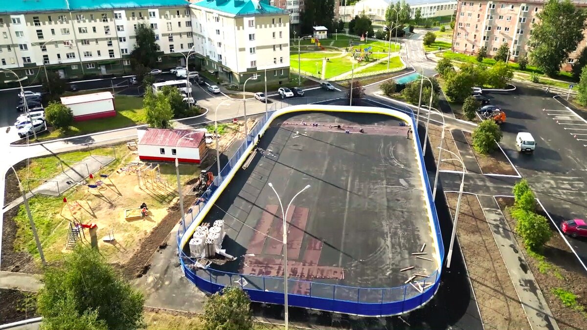    В Урае реконструируют хоккейный корт