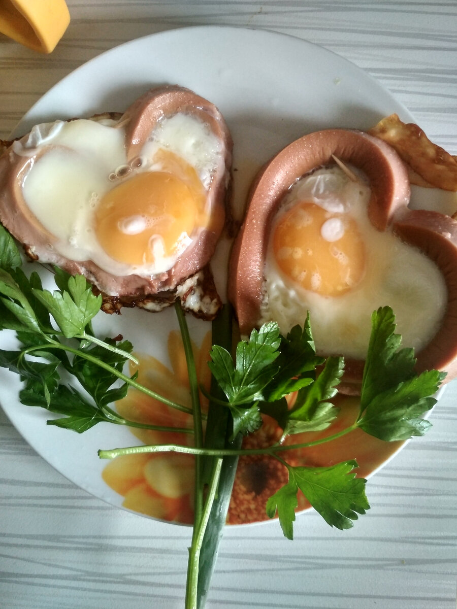 Яичница сердечком 