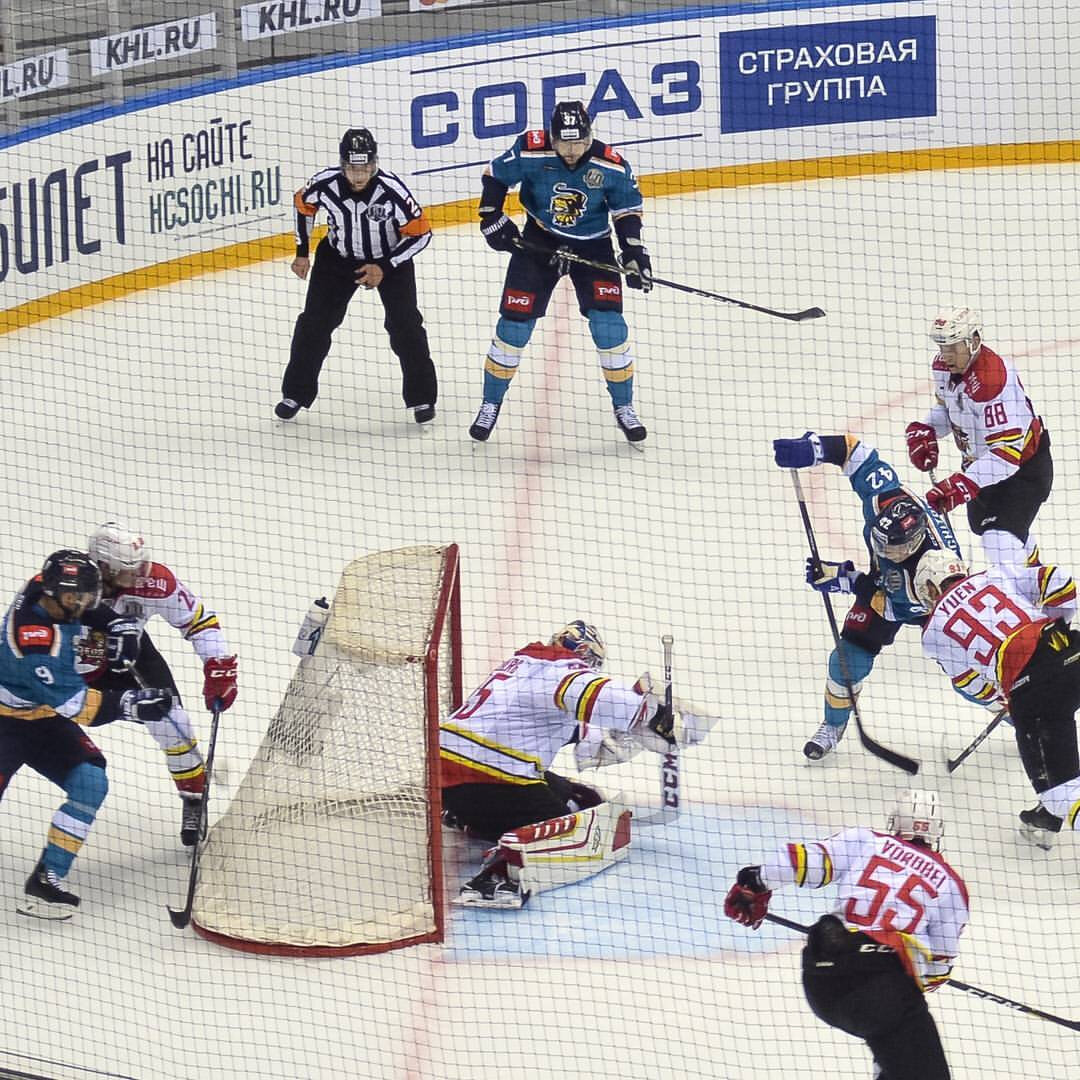 "Опасный момент" в игре ХК "Сочи" - ХК "Кунлунь"