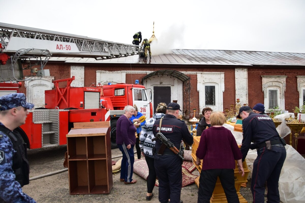 После пасхальной службы в Коломне загорелся Никитский храм | Коломна  новости Kolomna - news | Дзен