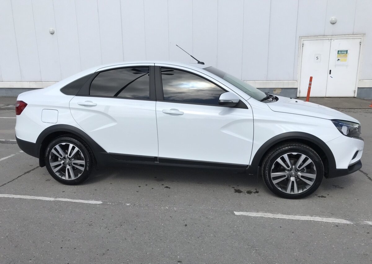 От авто с клиренсом в 203 мм и высоким центром тяжести чудес по части управляемости не ждите. 