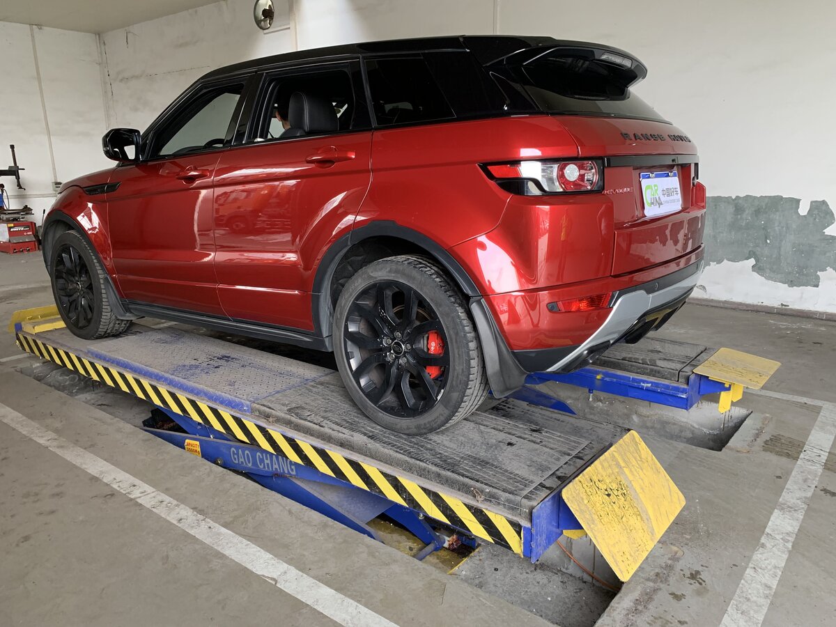 Range Rover Evoque проходит комплексную проверку, перед отправкой на эскпорт