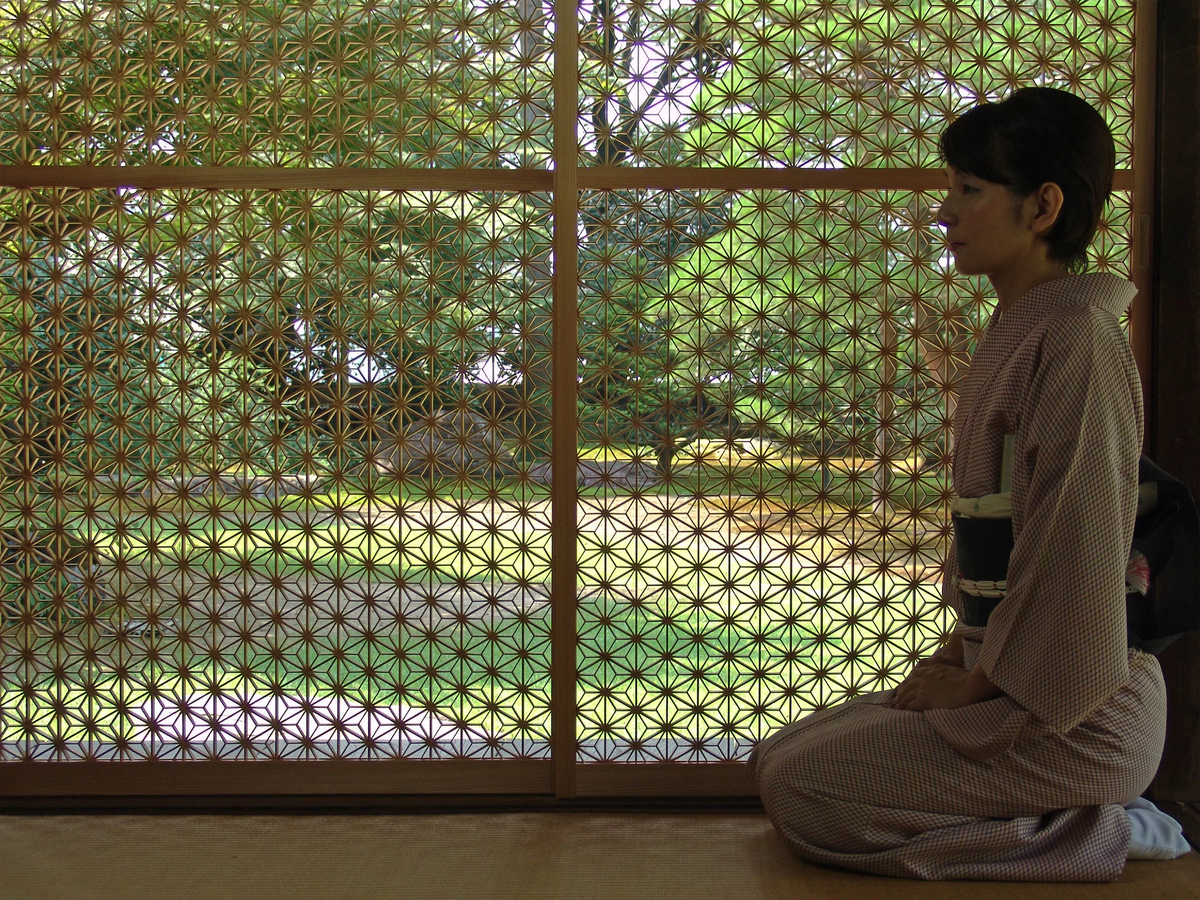 фото с сайта https://yandex.ru/images/search?text=кумико%20картинки%20перегородки&lr=119829&pos=7&img_url=https%3A%2F%2Fuploads.ifdesign.de%2Faward_img_318%2Foex_large%2F205056_01_tanihata-kumiko-1.jpg&rpt=simage