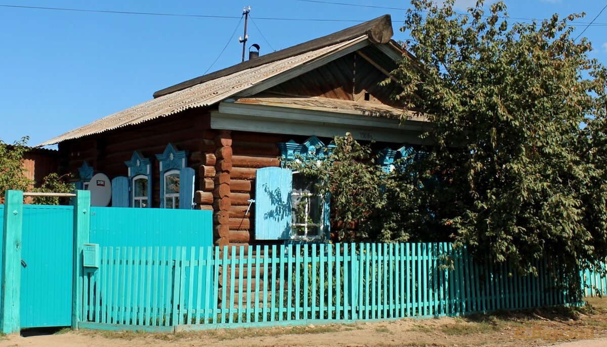 Погода в харашибири мухоршибирском районе бурятия. Село харашибирь Мухоршибирский район Бурятия. Парад семейских домов. Село Никольское Бурятия. Семейские Бурятии дом.