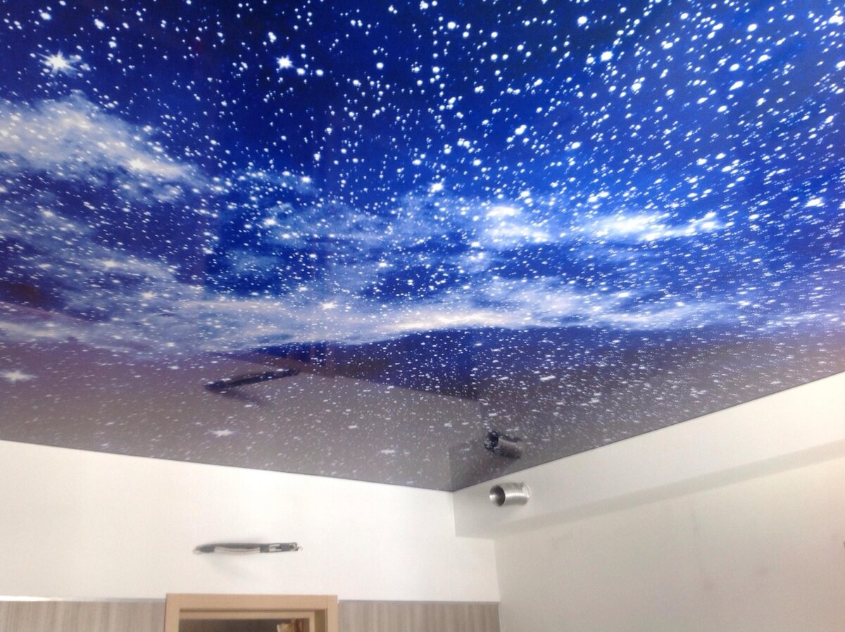 Натяжной потолок Звездное небо: фото вариантов в дизайне современных квартир и домов