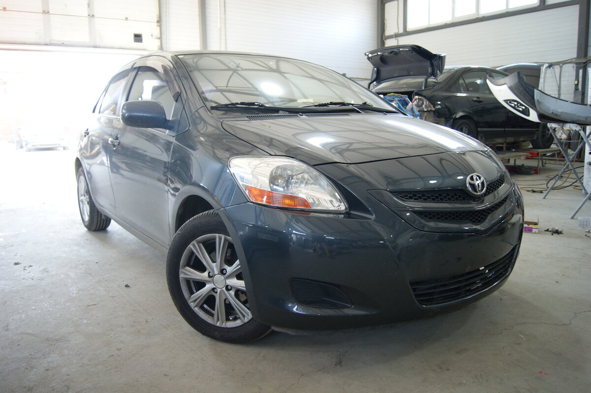 Toyota Yaris второго поколения.