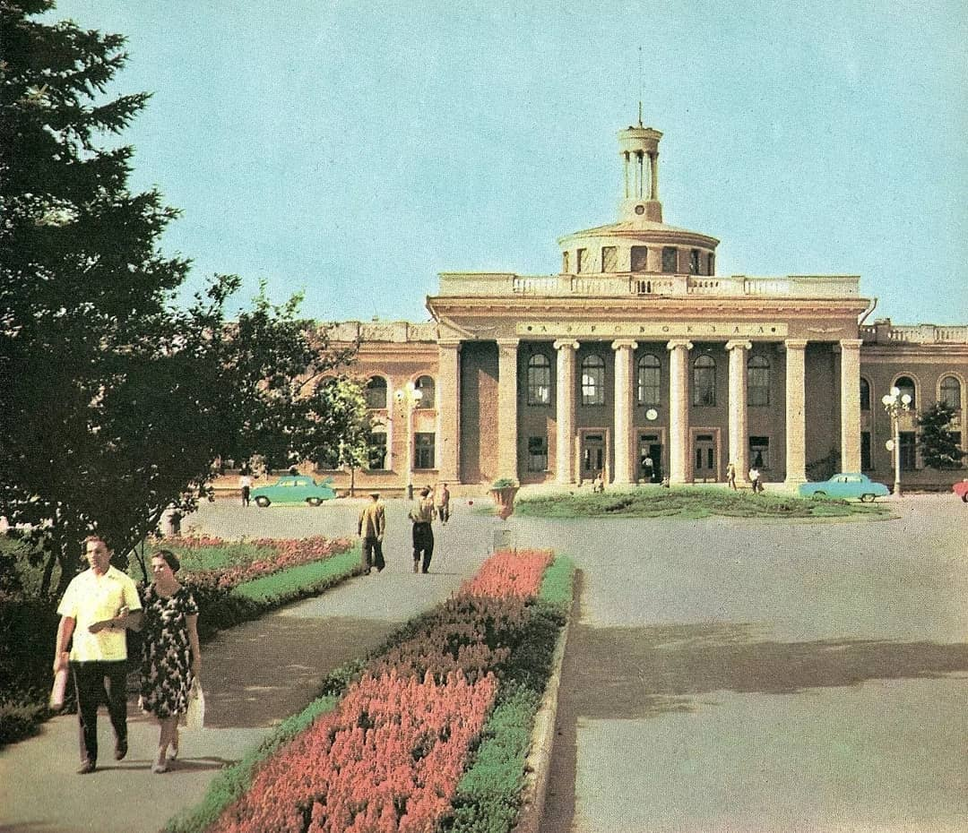 Старый аэропорт Новосибирск. Аэропорт Северный Новосибирск. Городской аэропорт Новосибирск СССР. Аэровокзал городского аэропорта Новосибирск. Стар нск