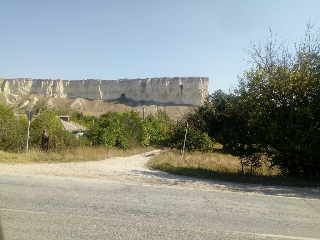 Белая скала.