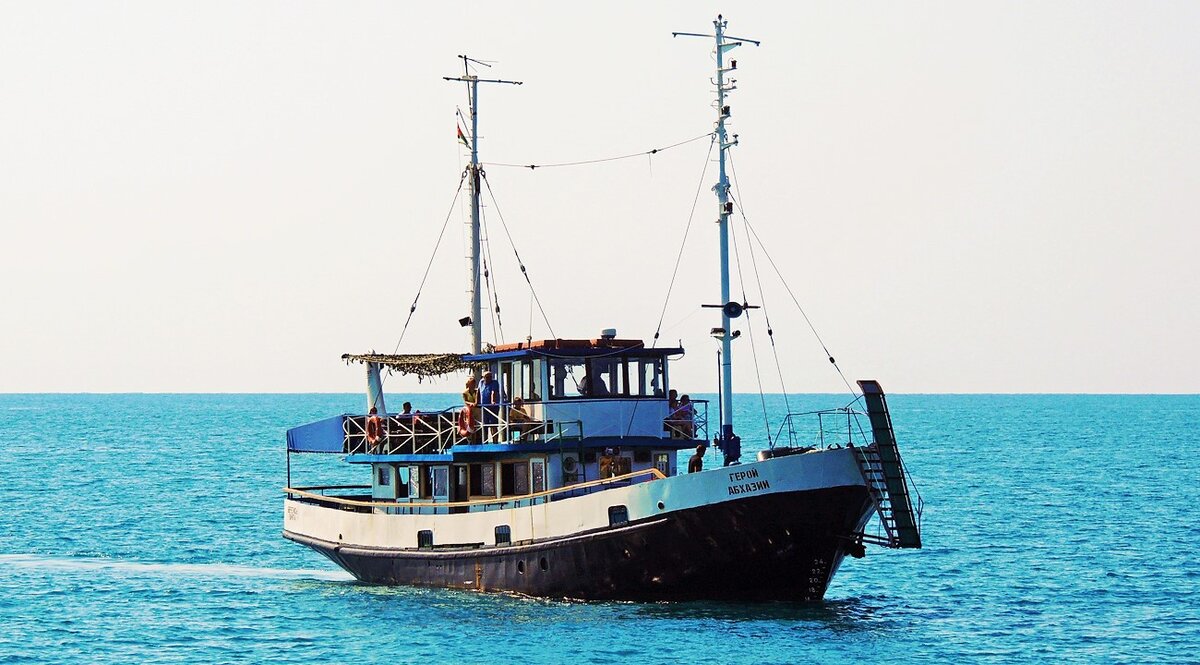 Теплоход "Герой Абхазии"