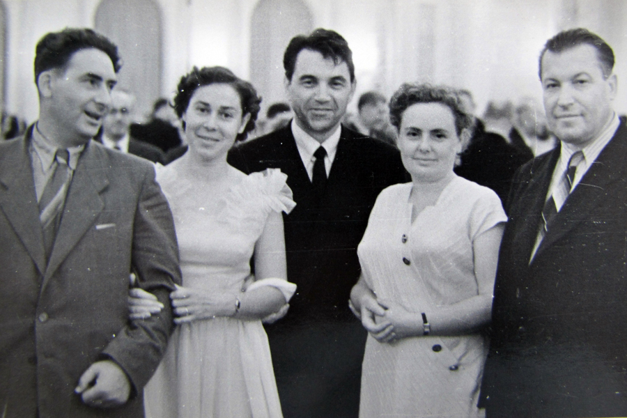 Не домашний, но праздник - День шахтера. Папа посередине, мама справа.