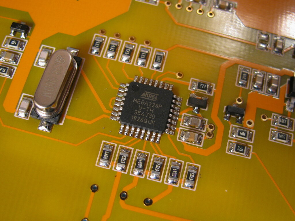 Сердце прибора - микроконтроллер с прошивкой.