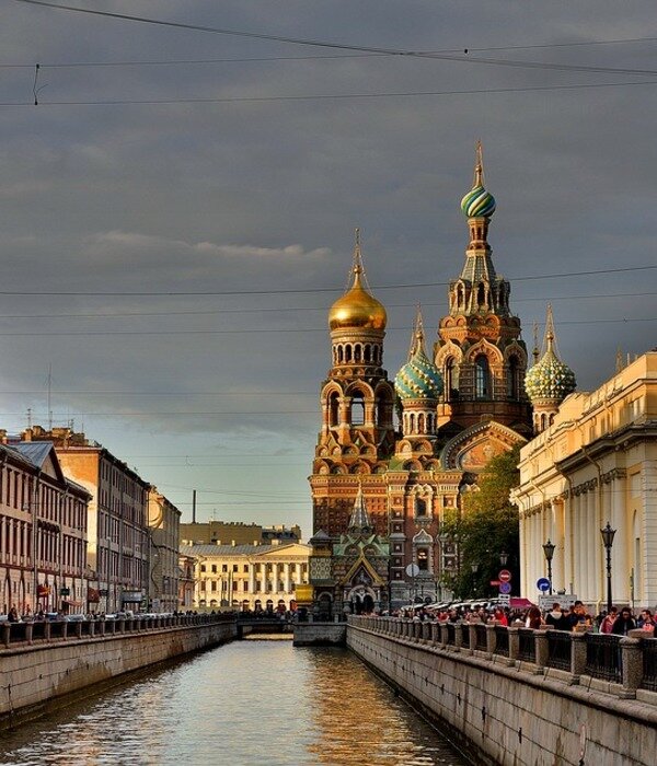 https://pixabay.com/photos/st-petersburg-russia-peter-russia-3747214/