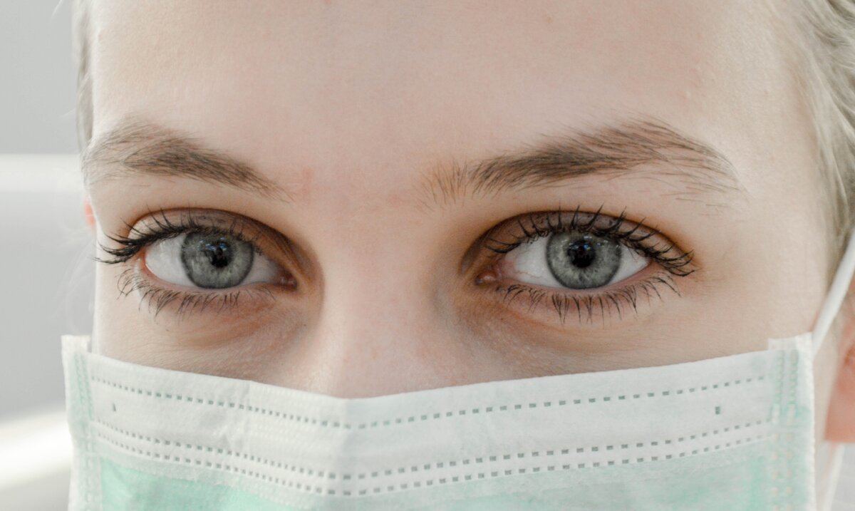 https://unsplash.com/s/photos/doctor