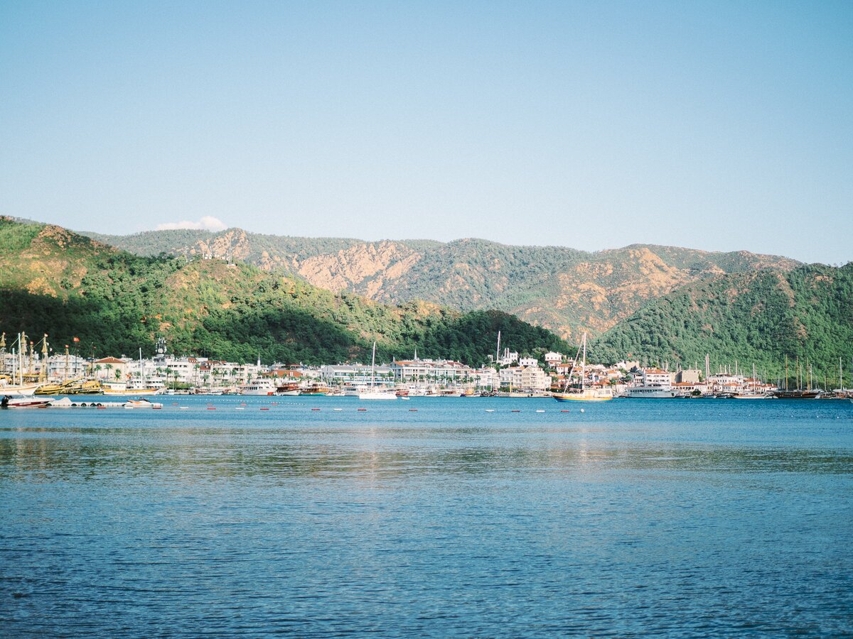 бухта и горы