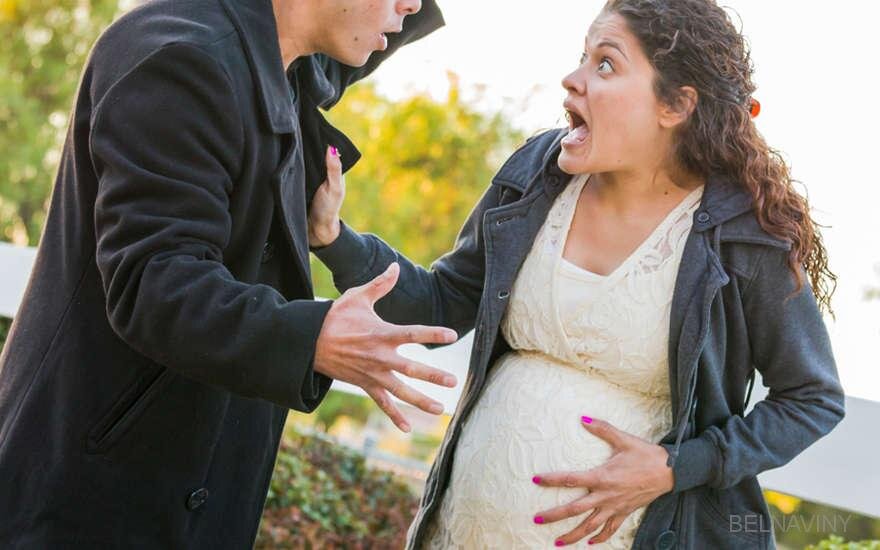 Беременную жену друзьям видео. Мужчина и женщина беременность.