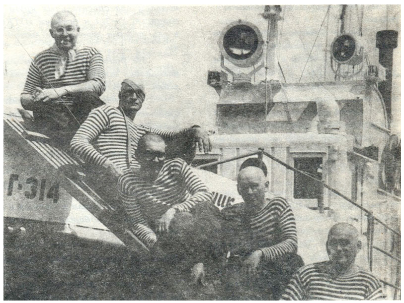 фото pribaikal.ru / фотография из архива семьи Э.Г. Максимовой / Команда "Шокальского" за месяц до гибели (июль 1983). 