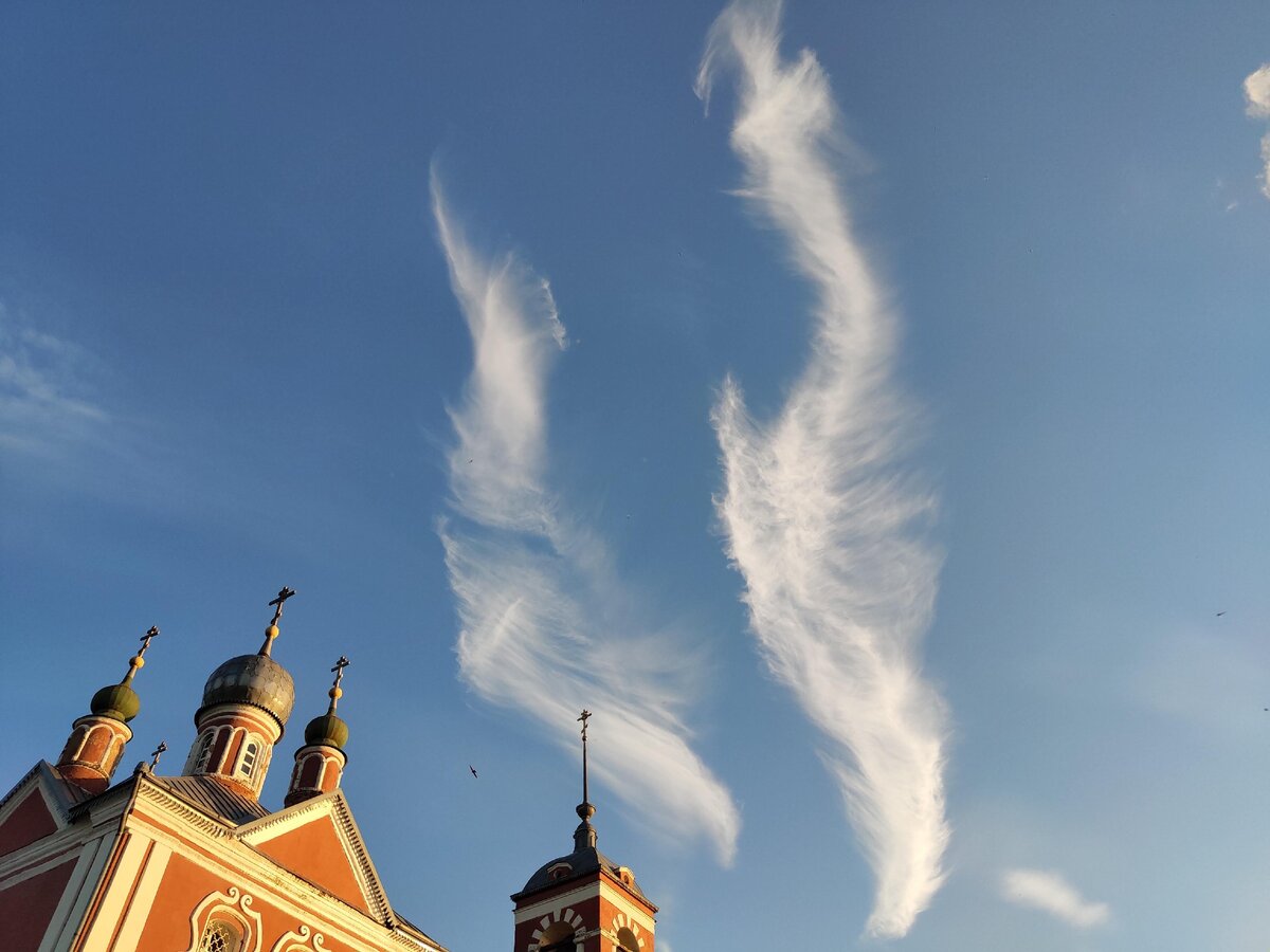 Ангелы в церкви фото