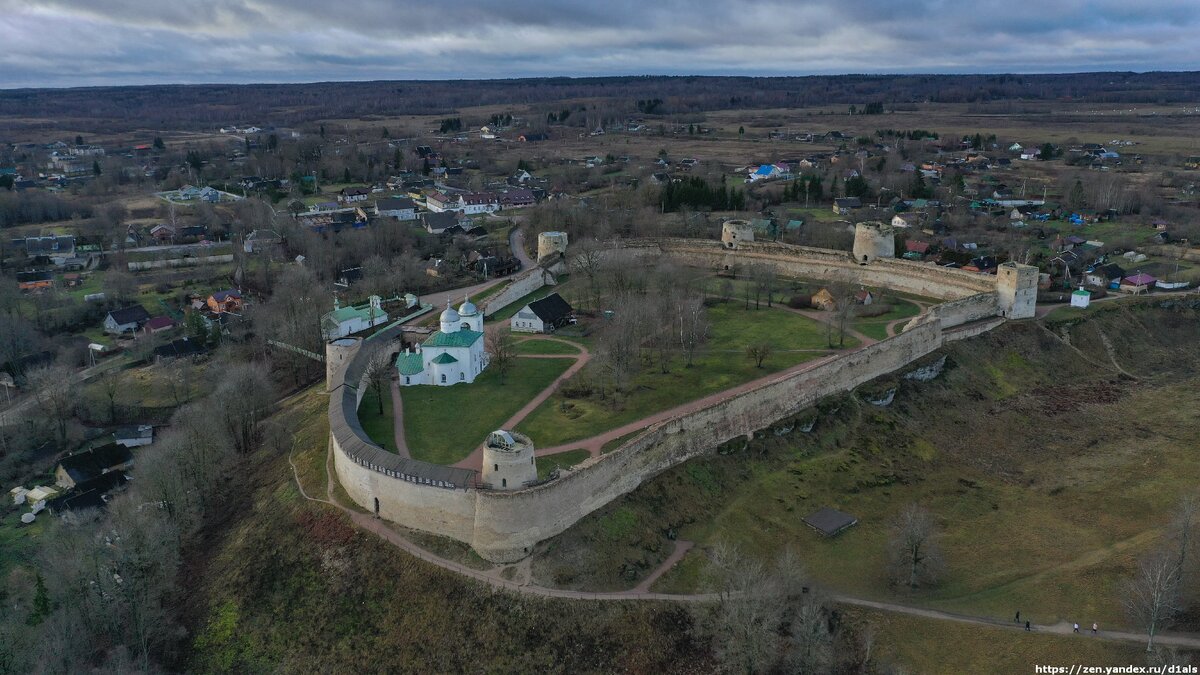 Панорама на Изборскую Крепость