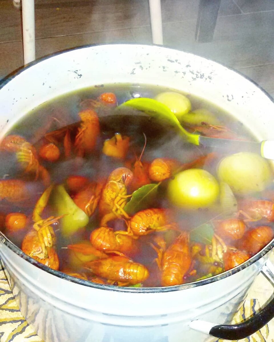 раки с перцем и яблоками