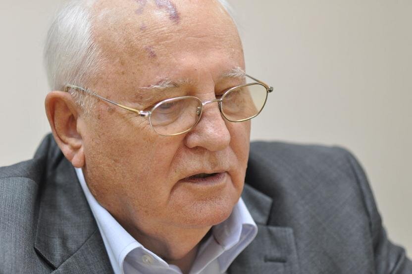 Экс-президент СССР Михаил Горбачев обвинил США в стремлении к военному превосходству. По словам политика, это может привести к непредсказуемым последствиям.

